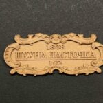 Табличка "Шхуна Ласточка" 55х25мм